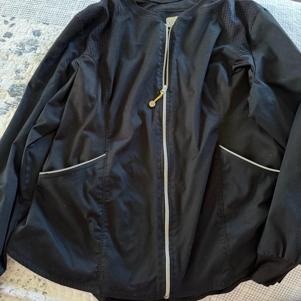 Women’s scrub jacket